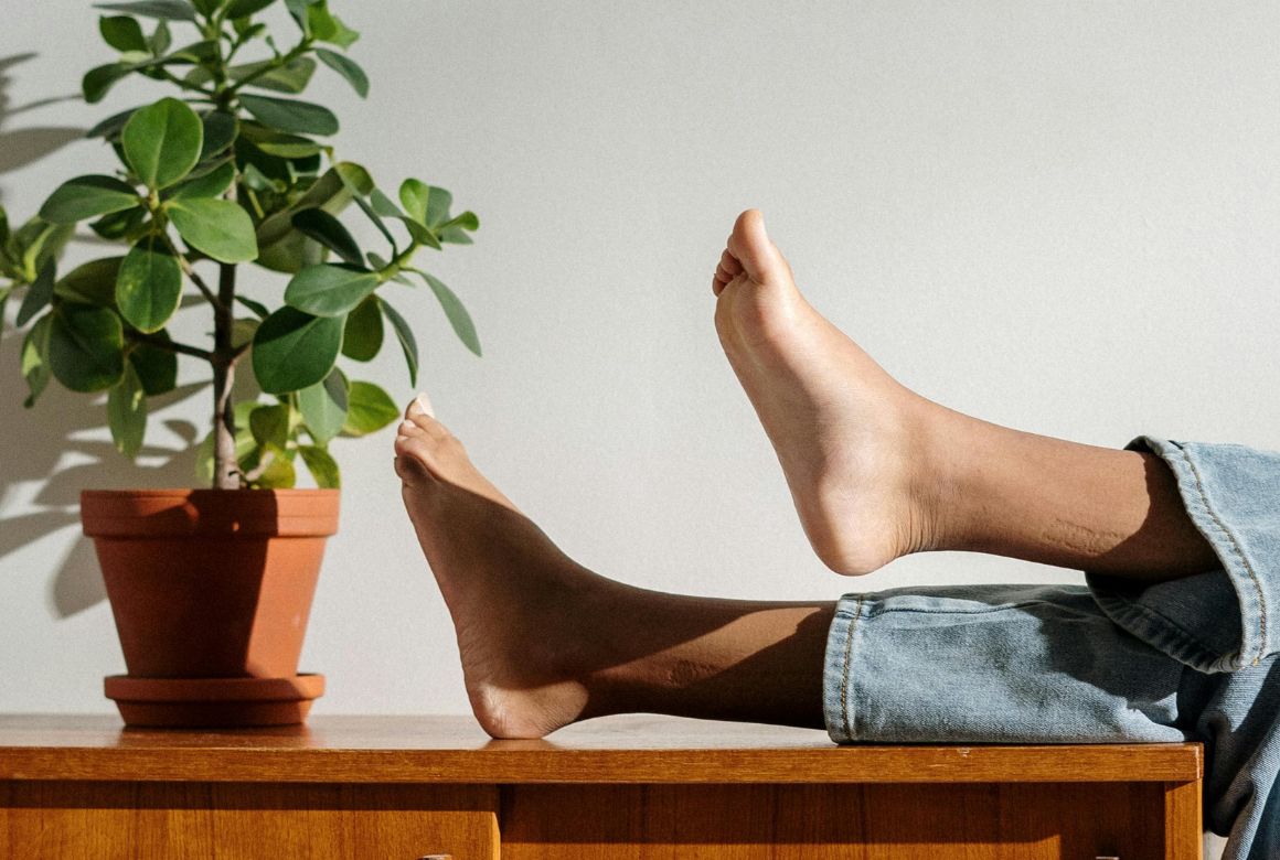 Peau morte des pieds: Causes et traitement