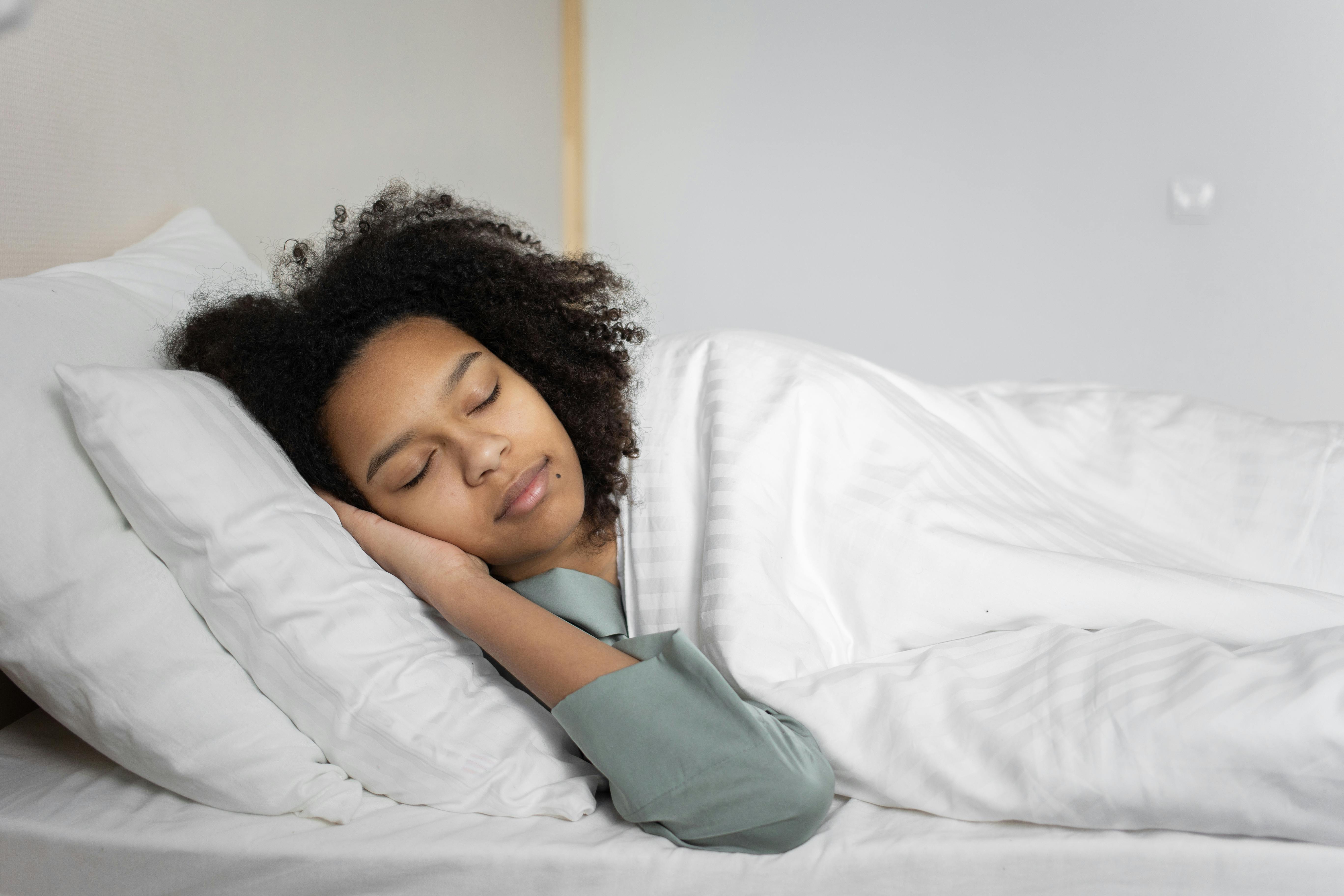 Transpiration excessive la nuit : causes, prévention et traitements