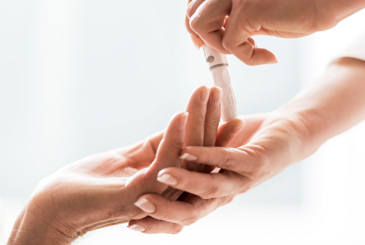 Neuropathie diabétique : causes, symptômes et traitements