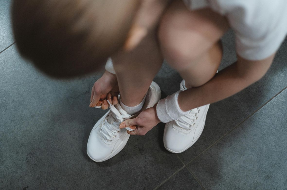 Pieds transpirants : causes et traitements