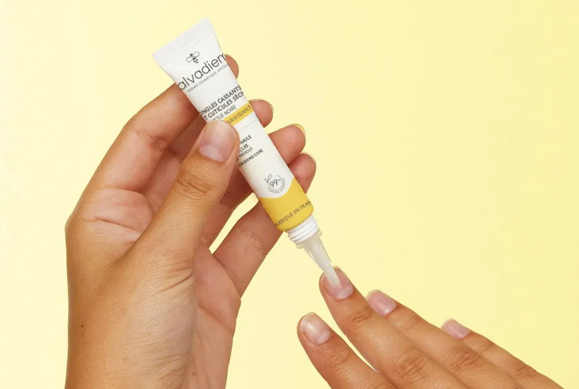Ongles Striés : Causes et Soins Naturels