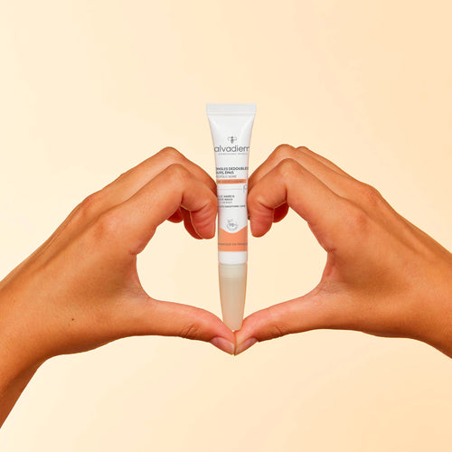 Ongles durs, épais, dédoublés