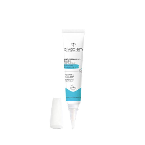 Ongles fragilisés, cassés, rongés