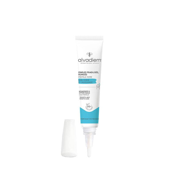 Ongles fragilisés, cassés, rongés