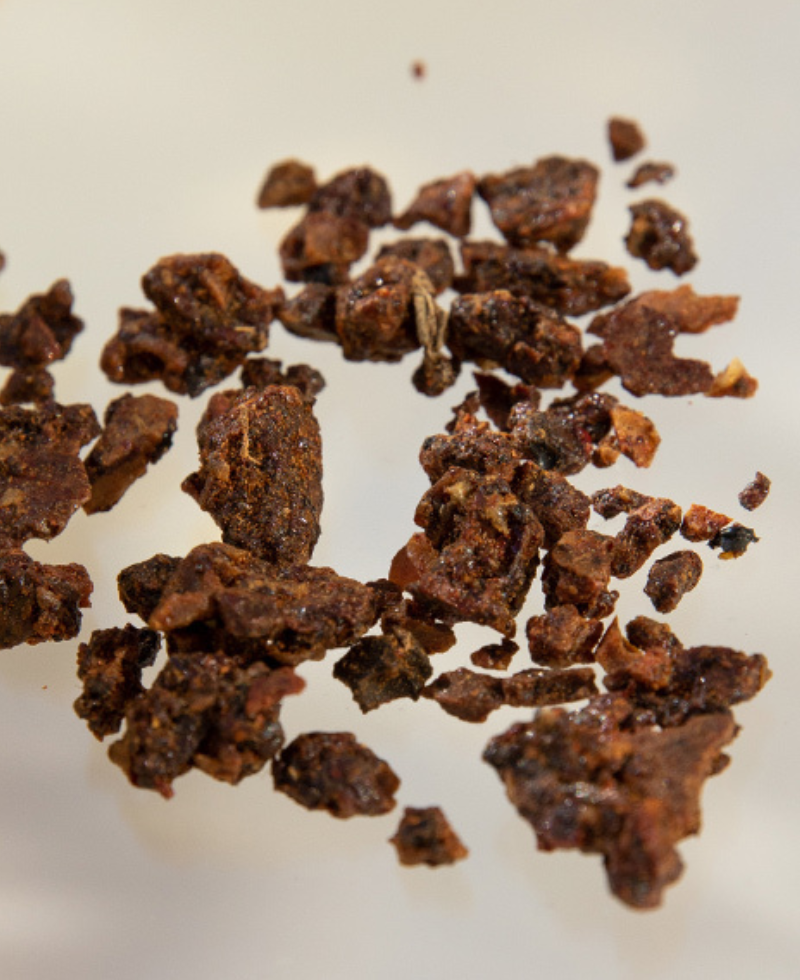 Visuel de propolis, actif de la ruche qui permet de lutter contre l’oxydation, phénomène à l’origine de toutes les dégradations des ongle, notamment la mycose